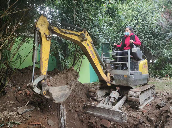 挖掘機的日常維護和故障維修