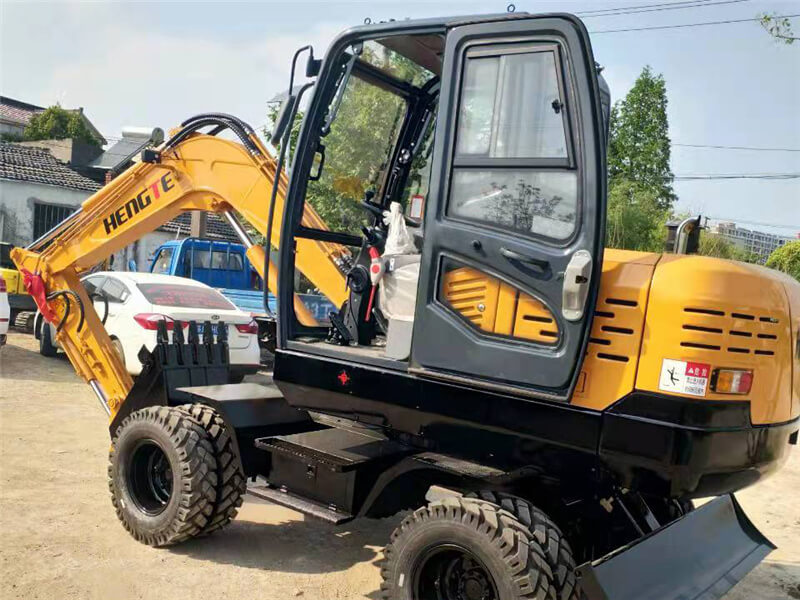 出租恒特輪式小挖機